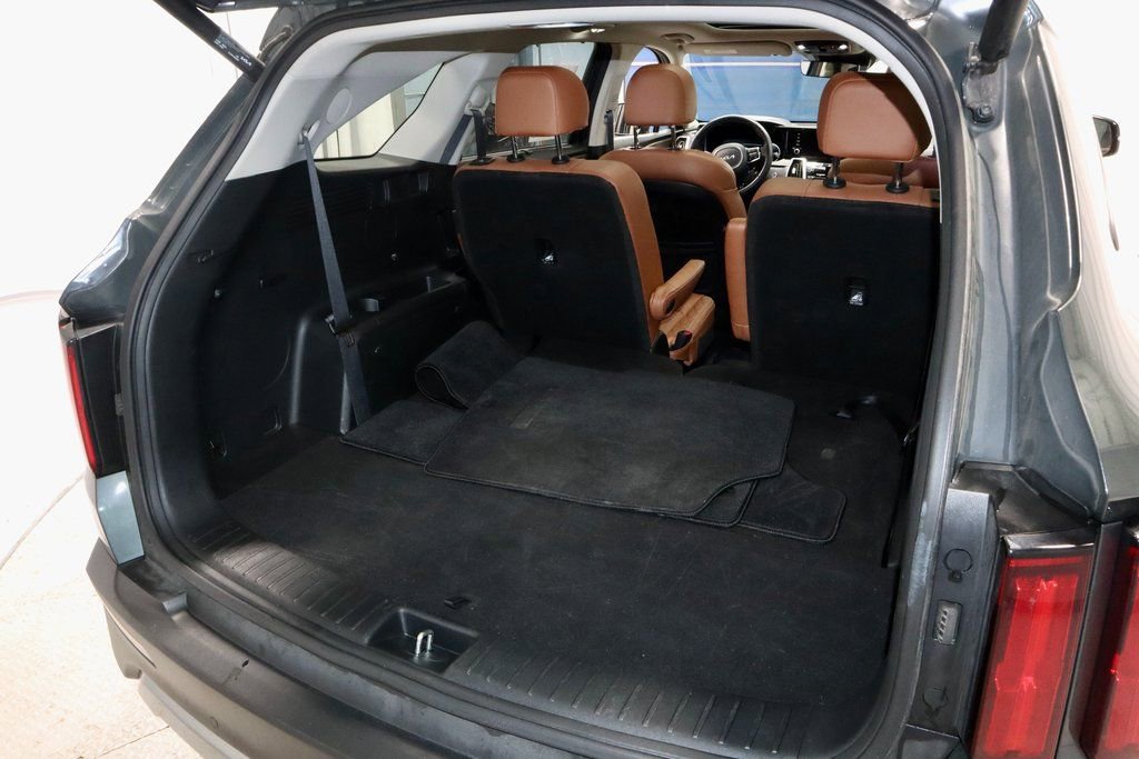 Used 2023 Kia Sorento SX Prestige image 19