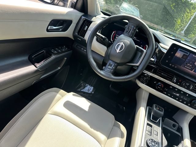 Used 2026 Nissan Pathfinder SL w/ SL Premium Package AWD/4WD image 21
