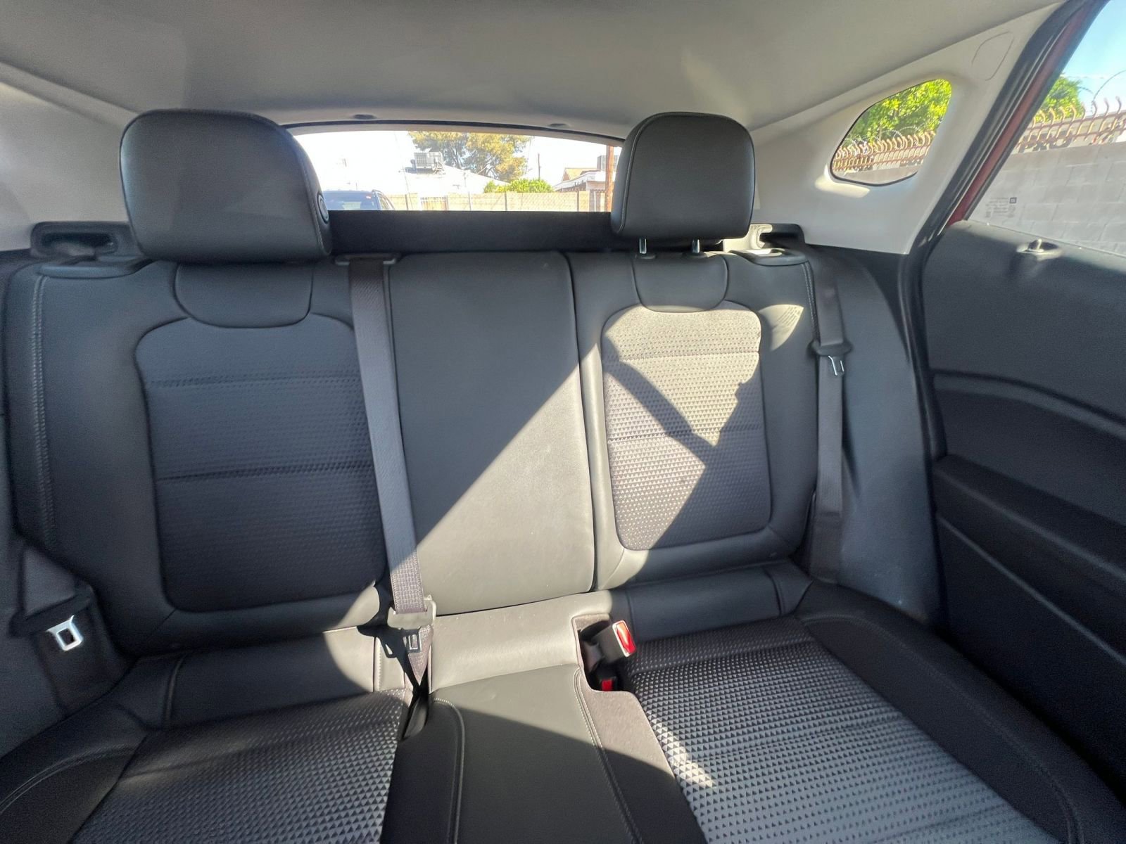 Used 2025 Chevrolet Trax LT FWD image 37