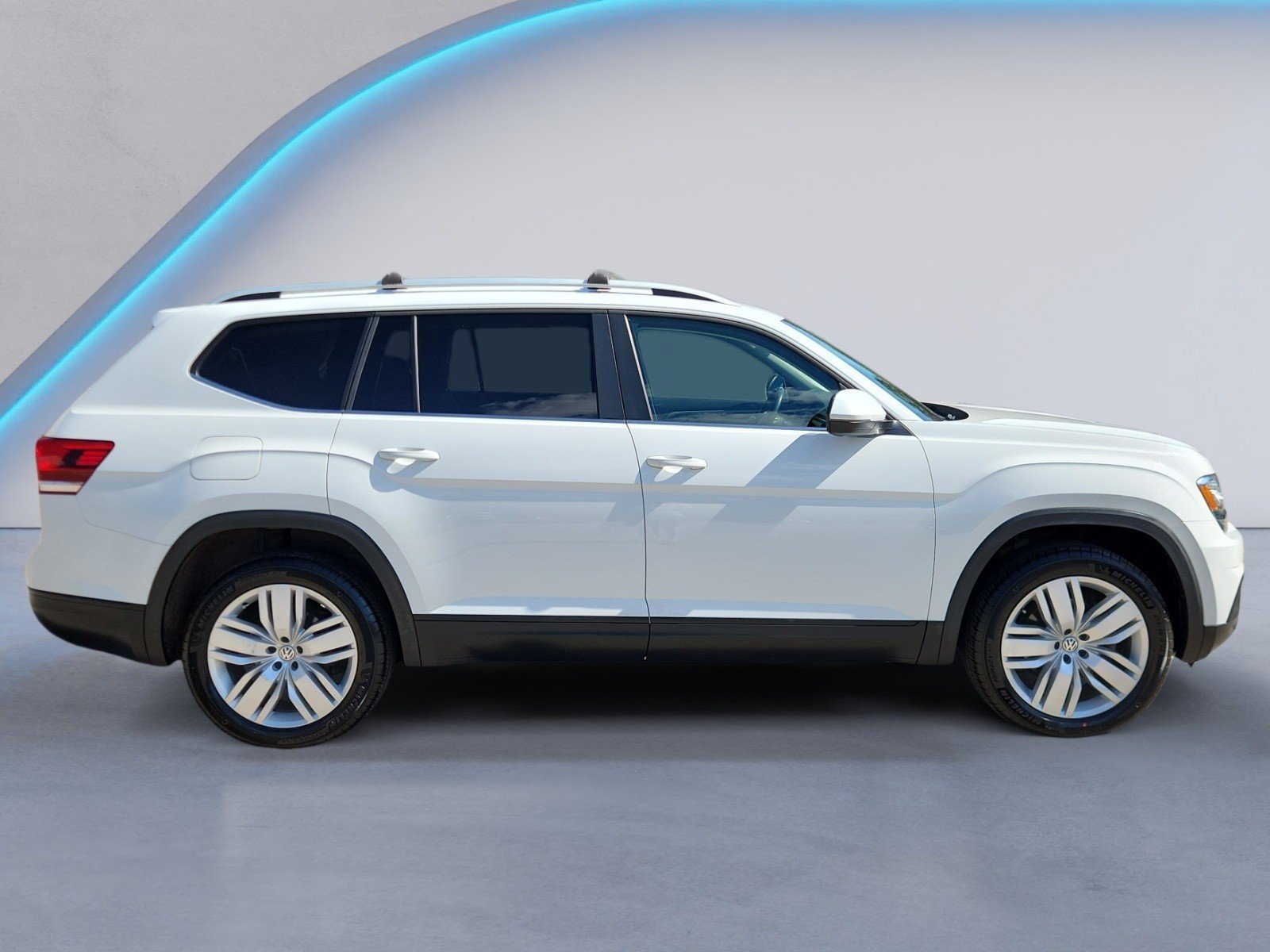 Used 2019 Volkswagen Atlas SE w/ Towing Package FWD image 3