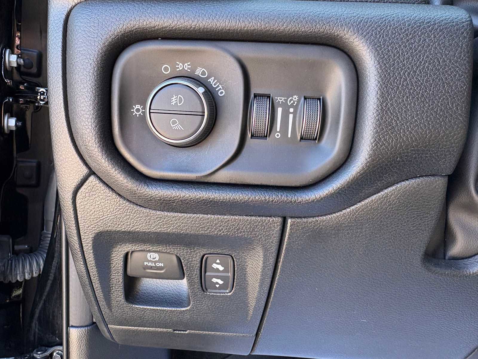 Used 2023 RAM 1500 Laramie AWD/4WD image 16