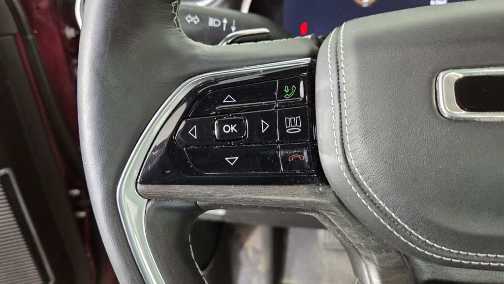 Used 2022 Jeep Grand Cherokee Overland w/ Luxury Tech Group IV image 18