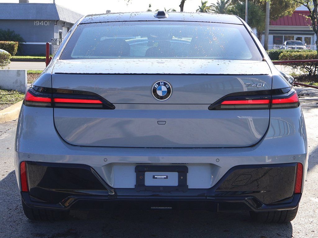 Used 2023 BMW 740i RWD image 12