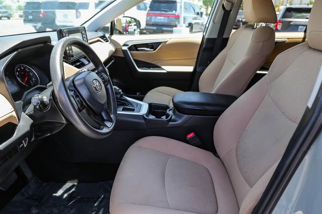 Used 2021 Toyota RAV4 XLE w/ Convenience Package FWD image 22