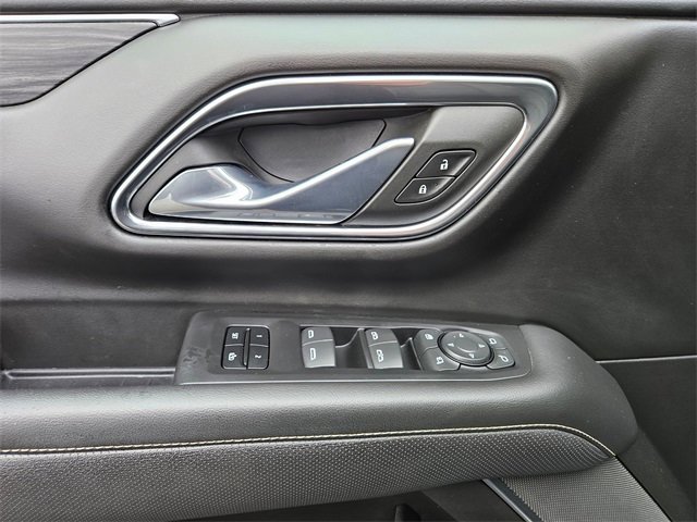 Used 2023 GMC Yukon SLT w/ SLT Premium Package image 18