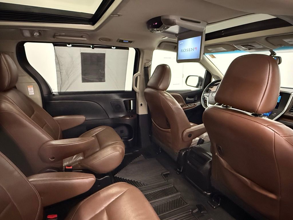Used 2015 Toyota Sienna Limited image 19