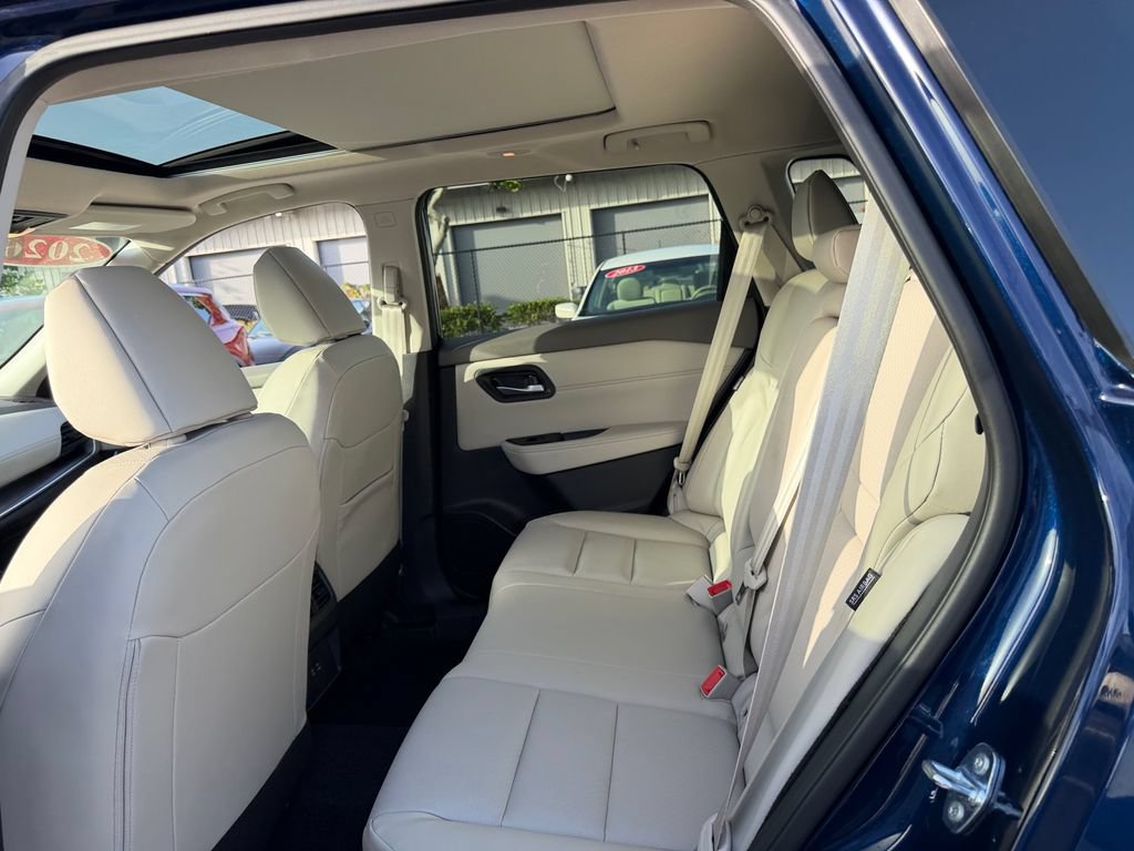 Used 2026 Nissan Rogue Dark Armor FWD image 12