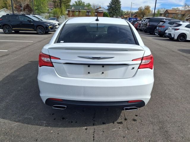 Used 2014 Chrysler 200 Limited w/ Sun/Sound Group image 4