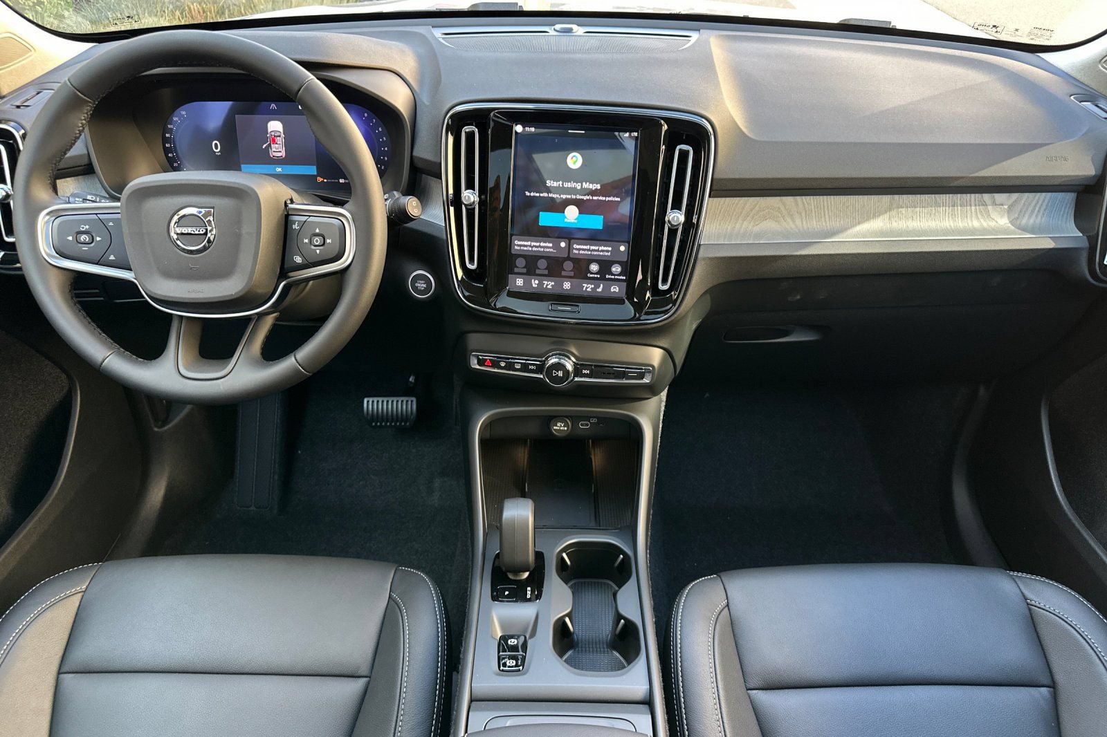 Certified 2026 Volvo XC40 B4 Core w/ Climate Package FWD image 14