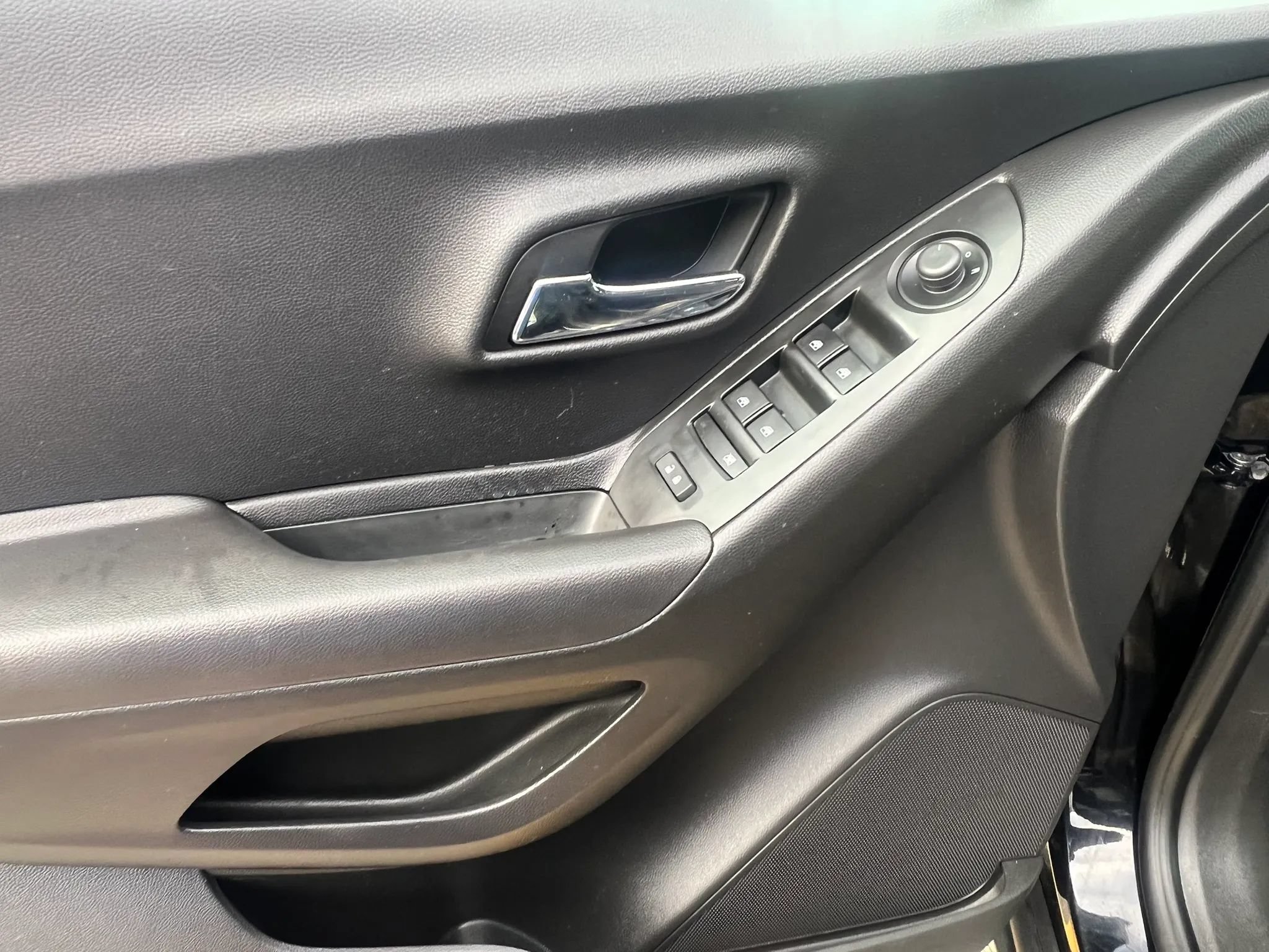 Used 2020 Chevrolet Trax LS w/ LPO, Protection Package FWD image 12