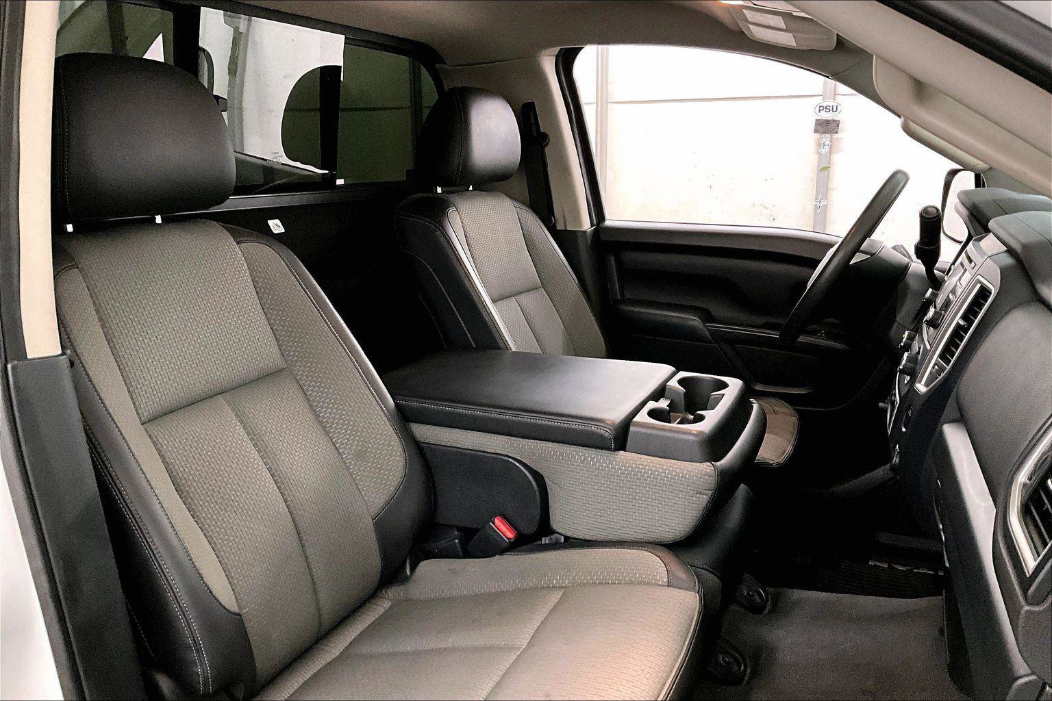 Used 2017 Nissan Titan S image 7