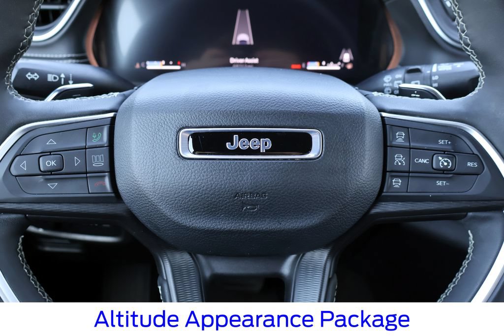 Used 2024 Jeep Grand Cherokee Altitude RWD image 37