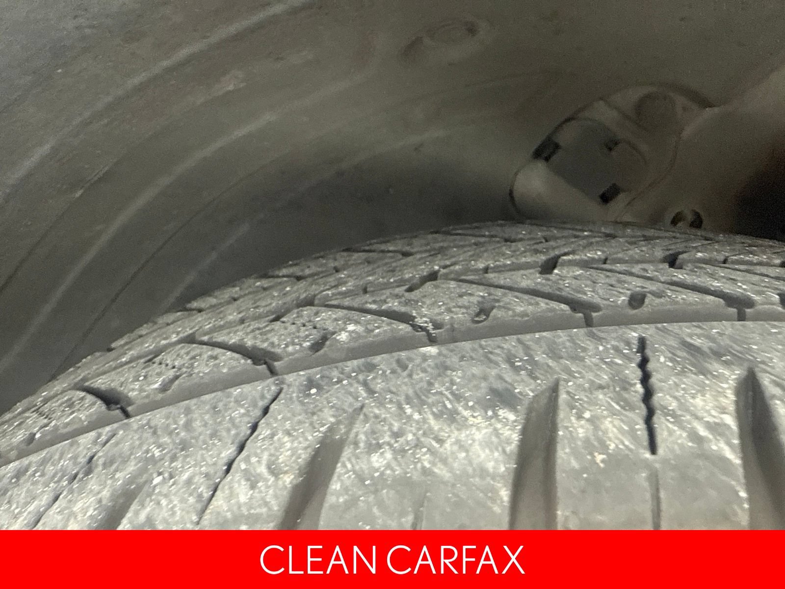 Used 2020 Hyundai Venue FWD image 3