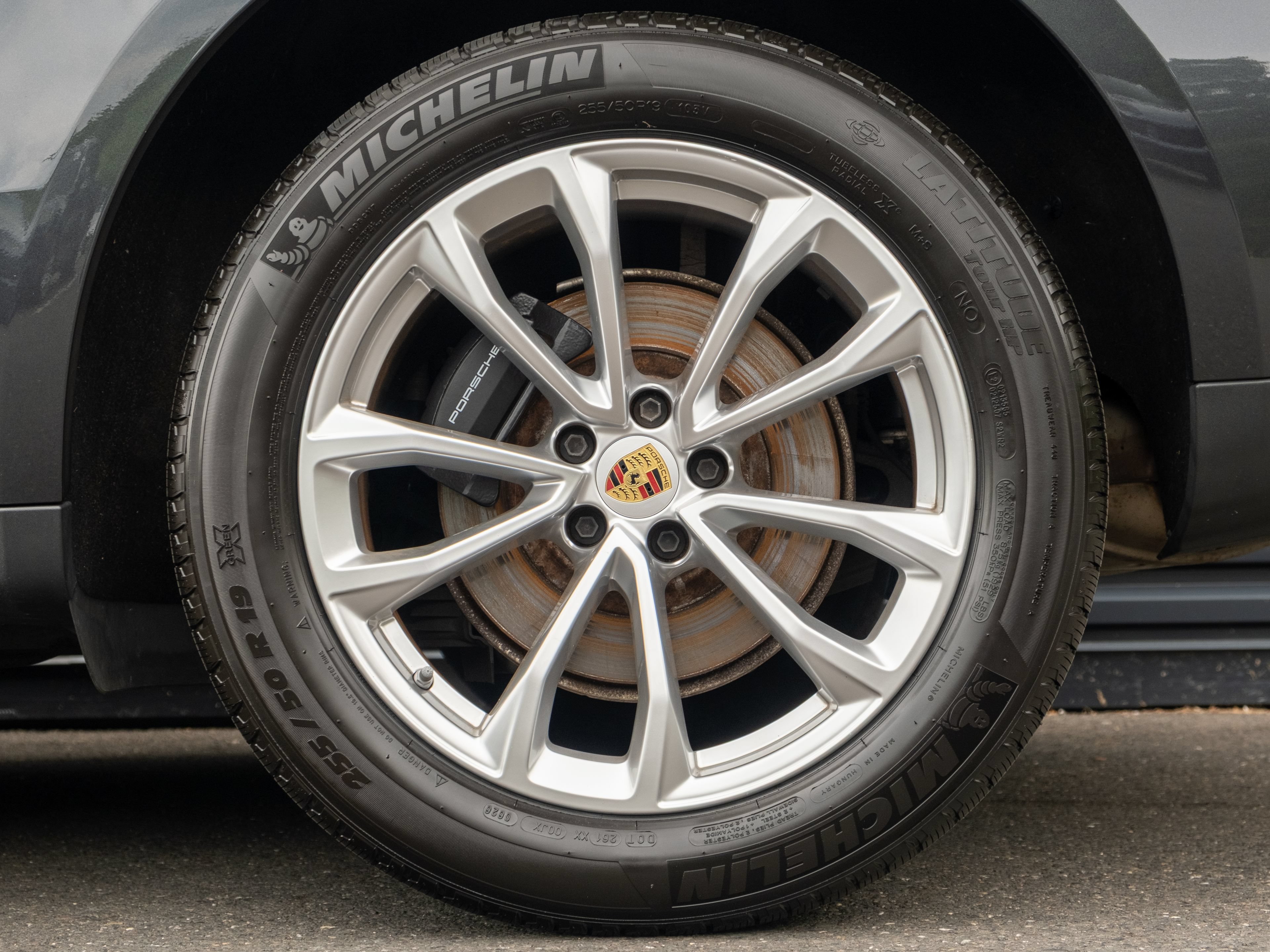Certified 2023 Porsche Macan AWD/4WD image 13