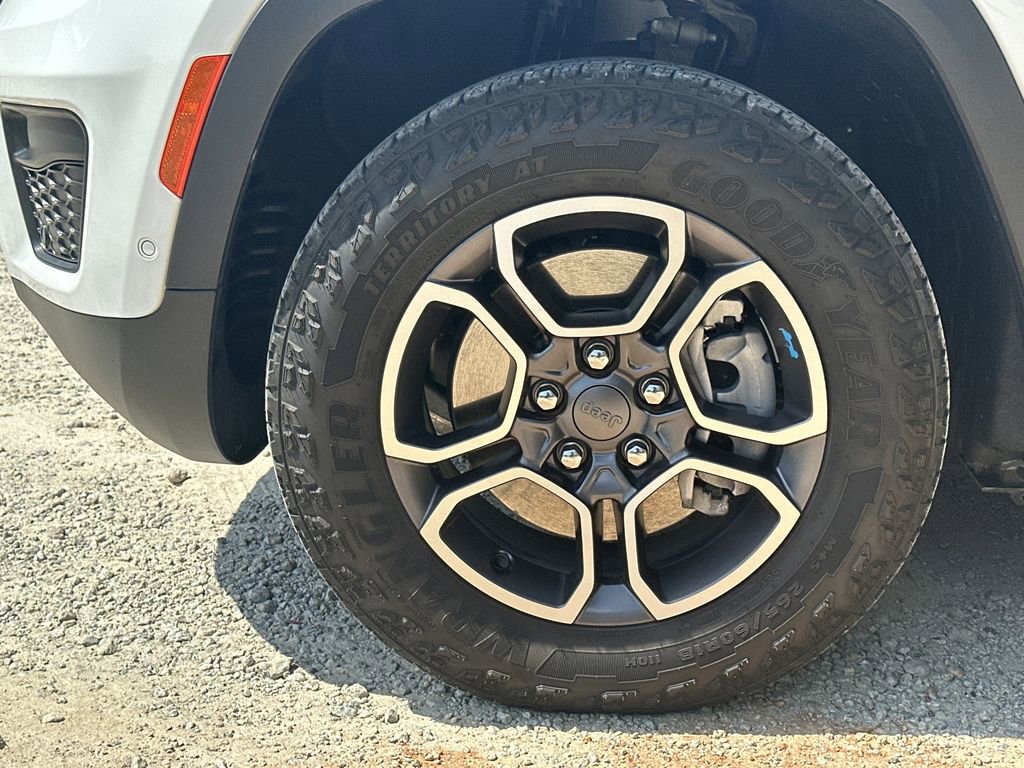 Used 2022 Jeep Grand Cherokee Trailhawk w/ Advanced Protech Group II AWD/4WD image 11