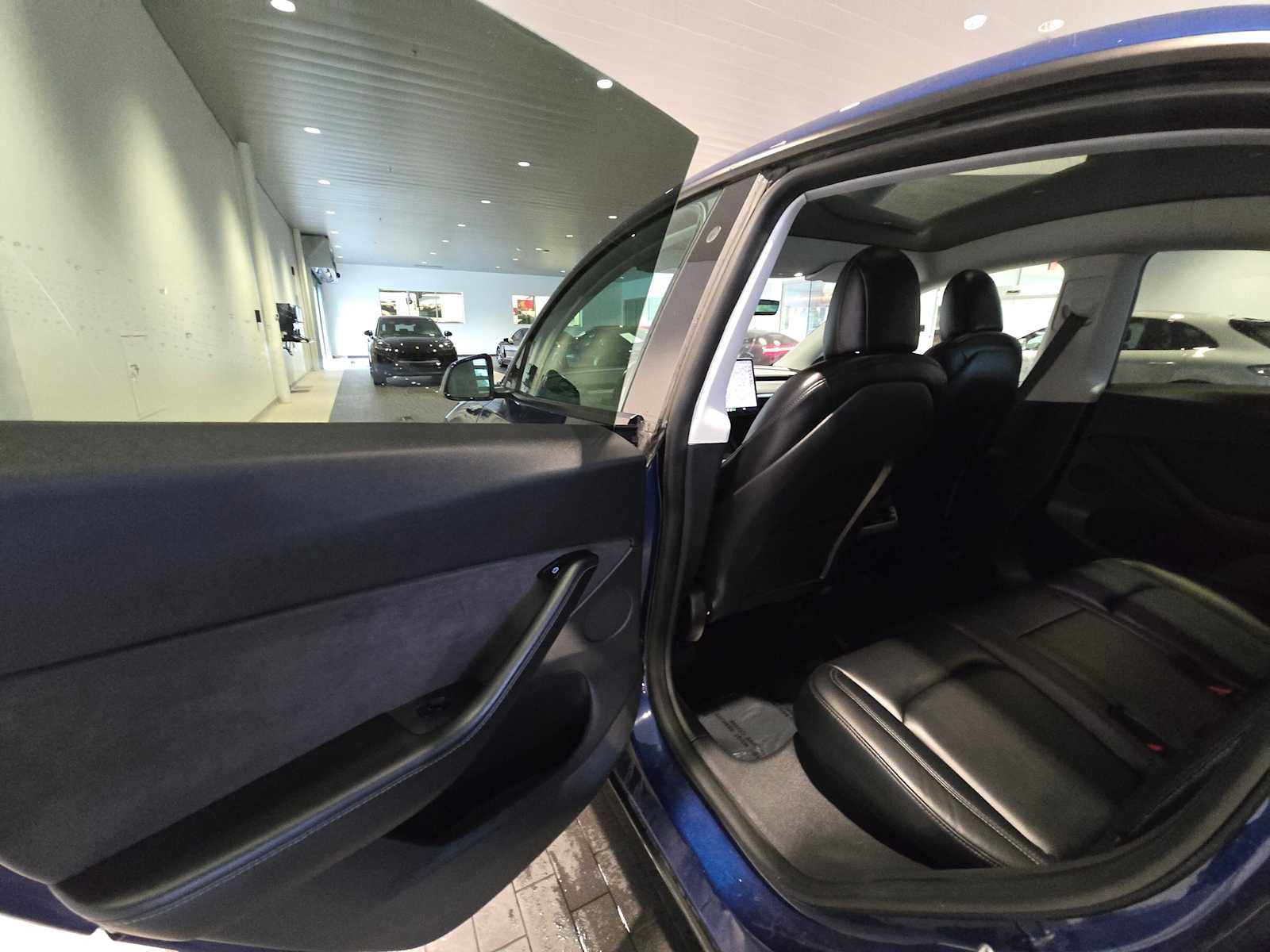Used 2021 Tesla Model Y Long Range AWD/4WD image 17