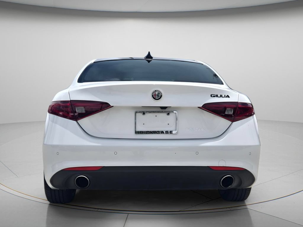 Used 2021 Alfa Romeo Giulia Ti w/ Nero Edizione RWD image 5