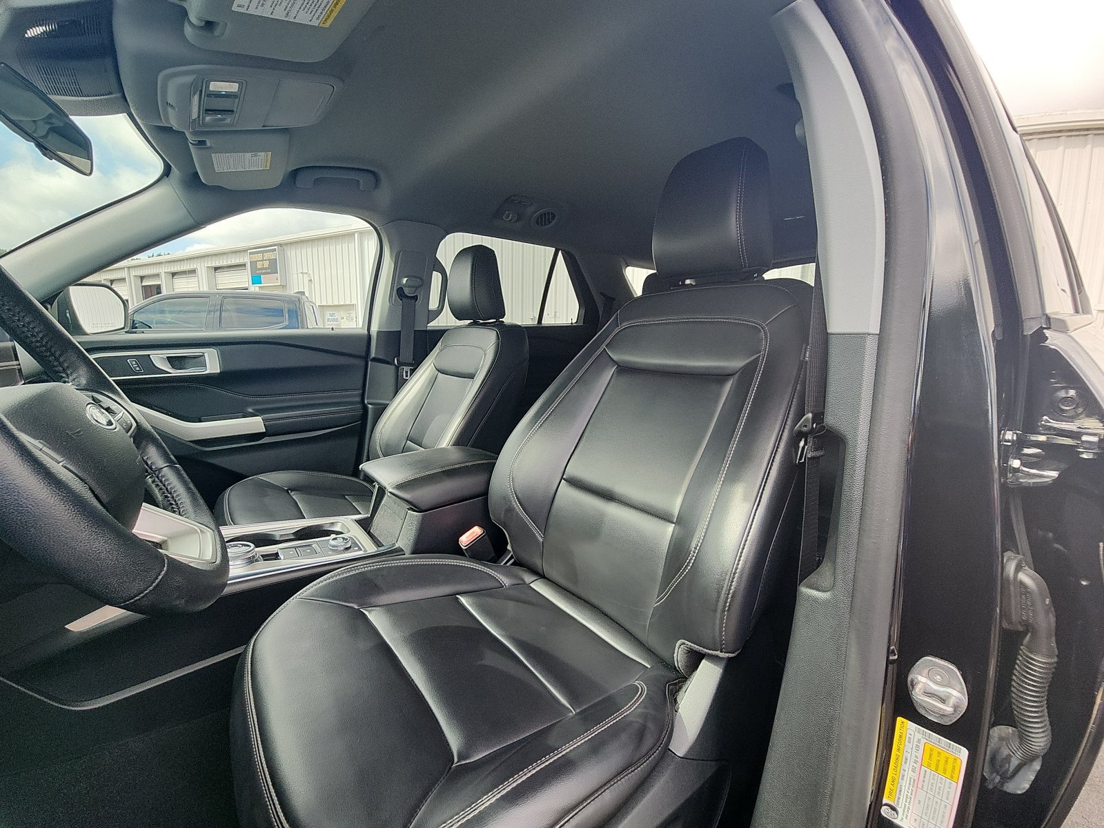 Used 2021 Ford Explorer XLT w/ Equipment Group 202A AWD/4WD image 21
