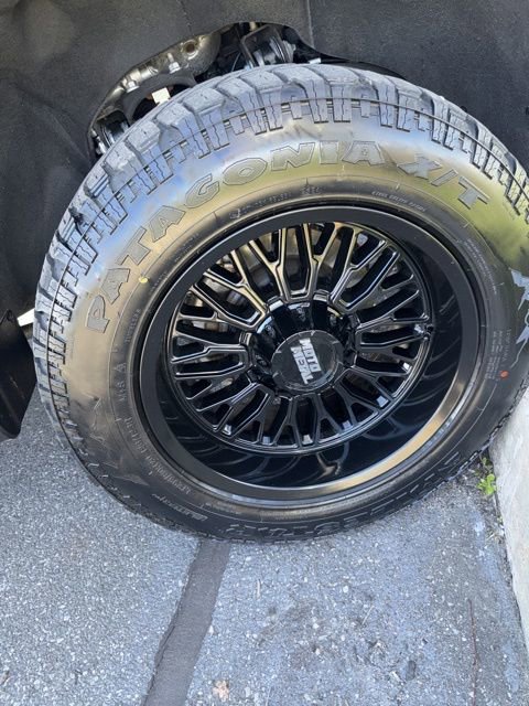 Used 2024 Chevrolet Silverado 2500 LTZ w/ LTZ Plus Package image 3