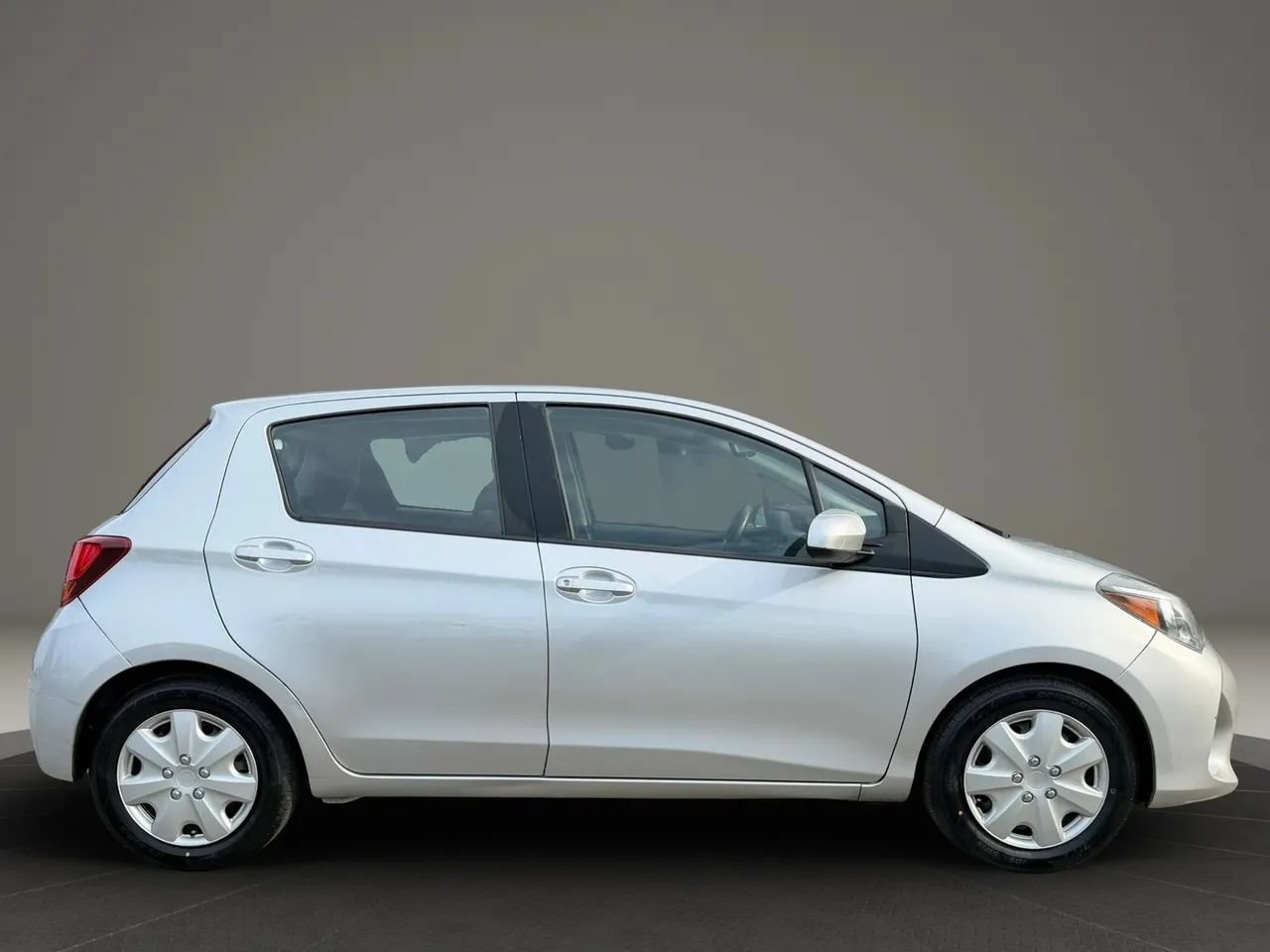 Used 2016 Toyota Yaris L FWD image 8