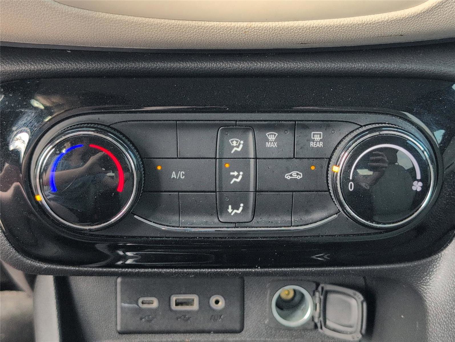 Used 2020 Buick Encore GX Preferred image 24