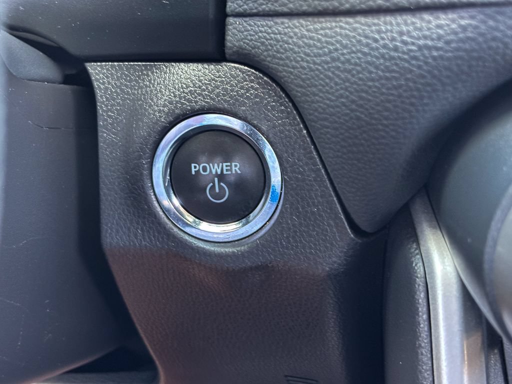 Used 2025 Toyota RAV4 XLE AWD/4WD image 23