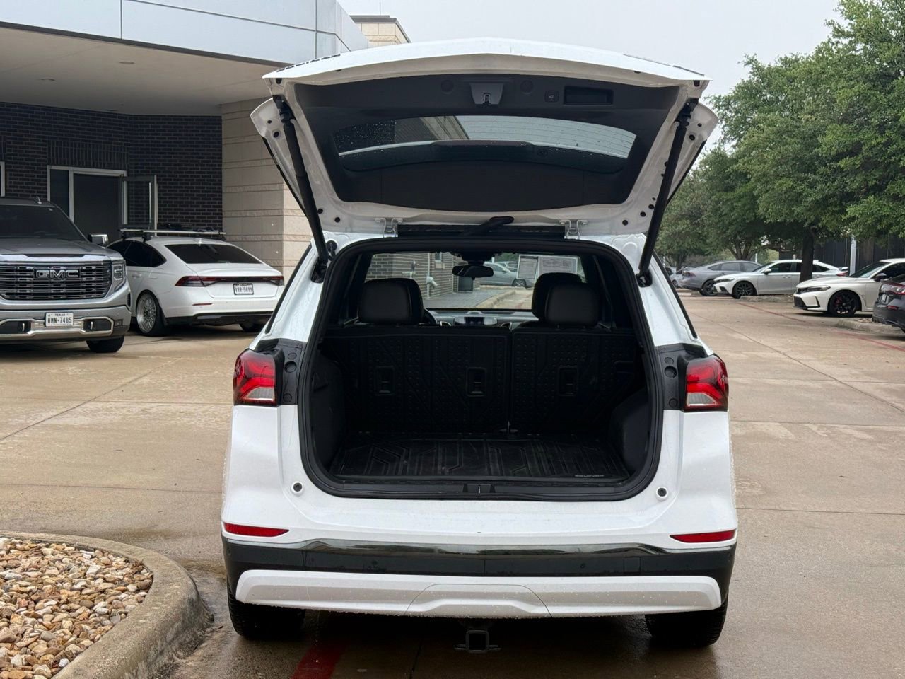 Used 2022 Chevrolet Equinox RS w/ RS Leather Package FWD image 5