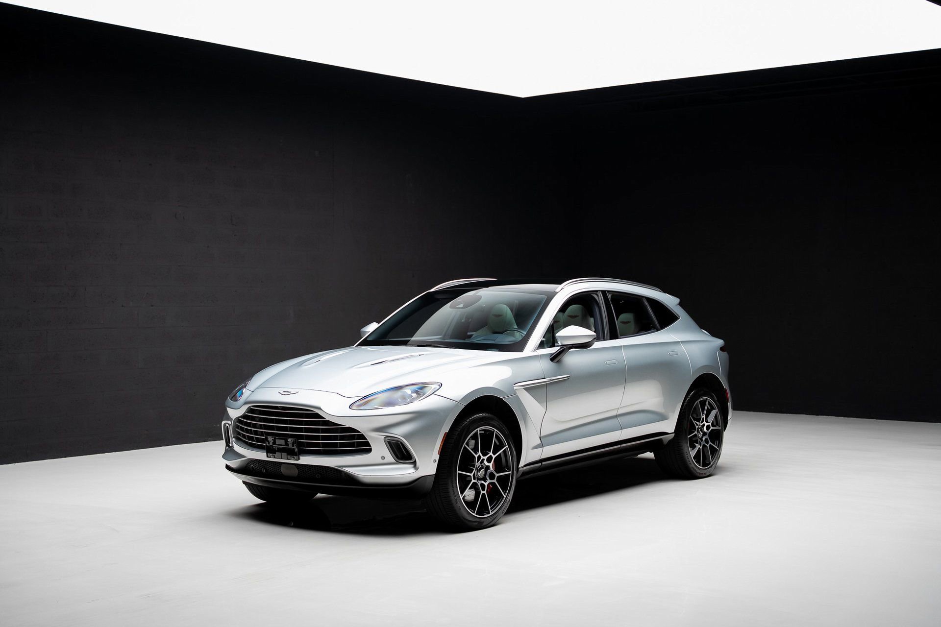 Used 2022 Aston Martin DBX image 4