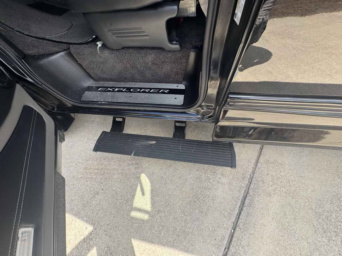 Used 2021 Chevrolet Express 2500 w/ Enhanced Convenience Package RWD image 19