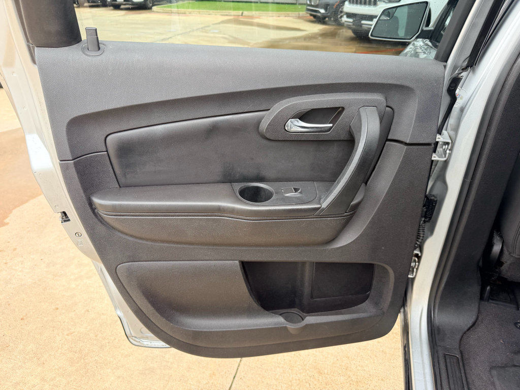 Used 2011 Chevrolet Traverse LT FWD image 20