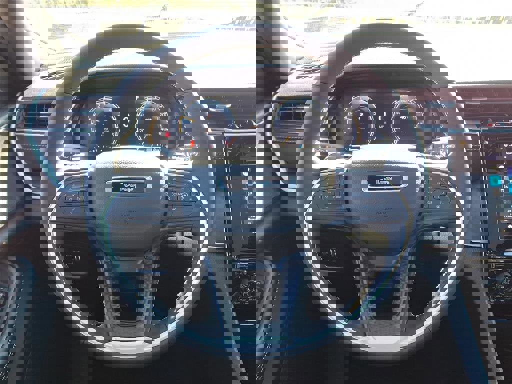 New 2025 Jeep Grand Cherokee Laredo X w/ Luxury Tech Group I image 15