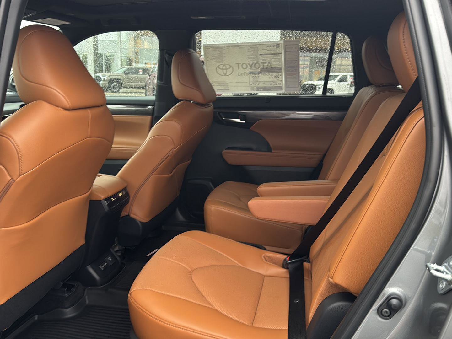 New 2026 Toyota Highlander Platinum image 9