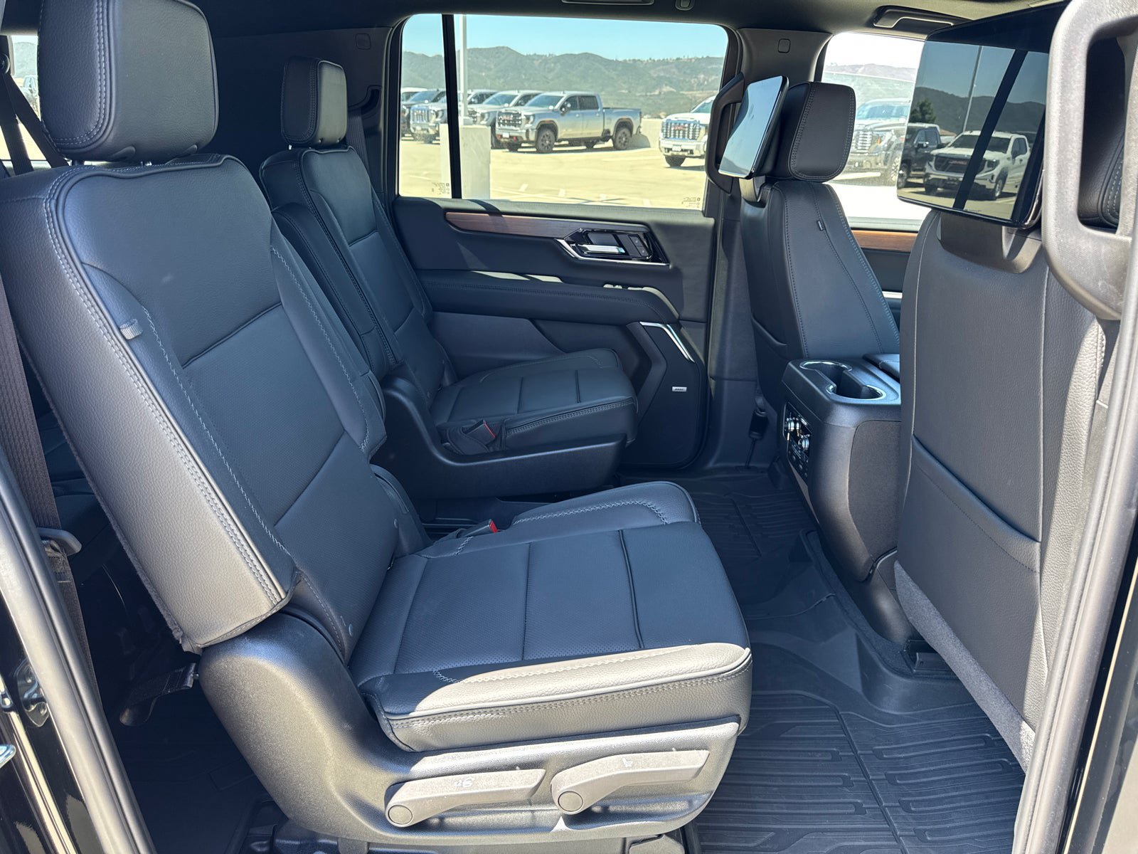Used 2026 GMC Yukon XL Denali w/ Denali Reserve Package AWD/4WD image 20