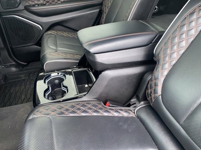 Used 2022 Jeep Grand Cherokee L Summit w/ Luxury Tech Group V AWD/4WD image 8