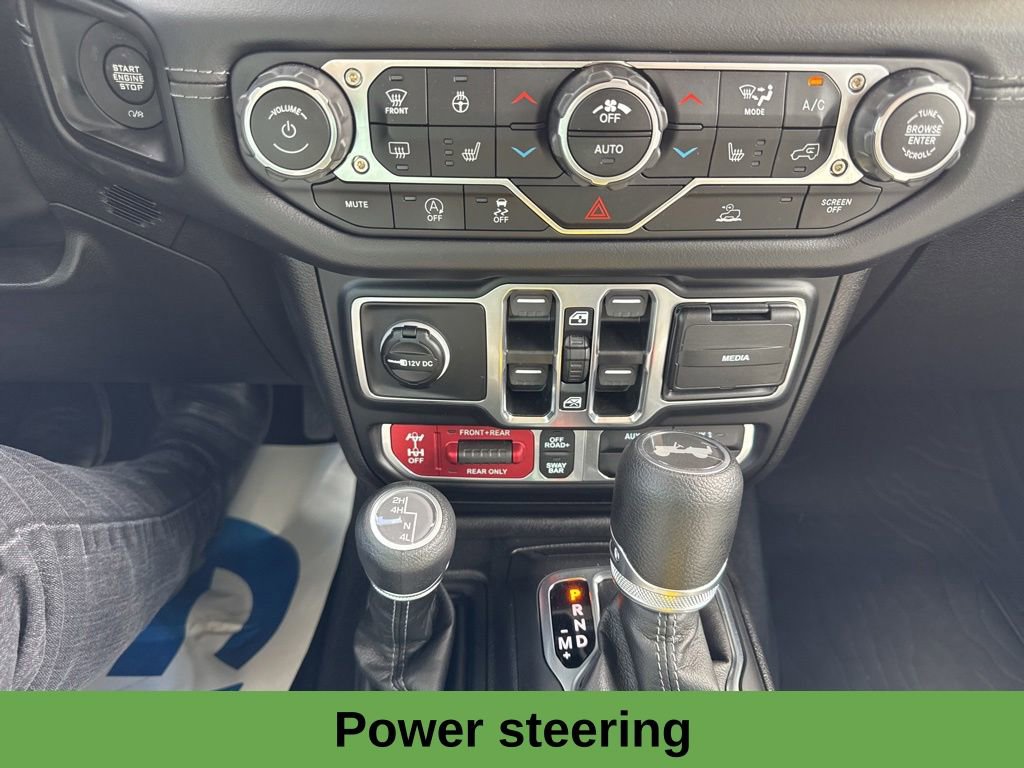 Used 2025 Jeep Wrangler Unlimited Rubicon w/ Convenience Group AWD/4WD image 17