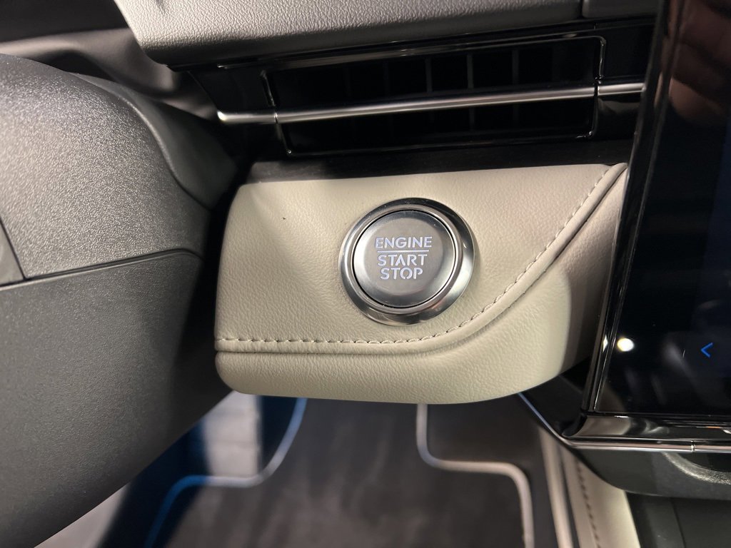 Certified 2025 Lincoln Nautilus Reserve image 19