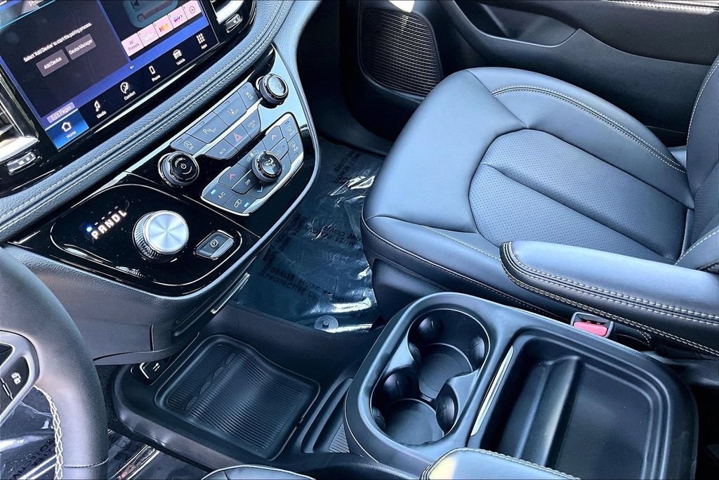 New 2027 Chrysler Pacifica Select FWD image 11