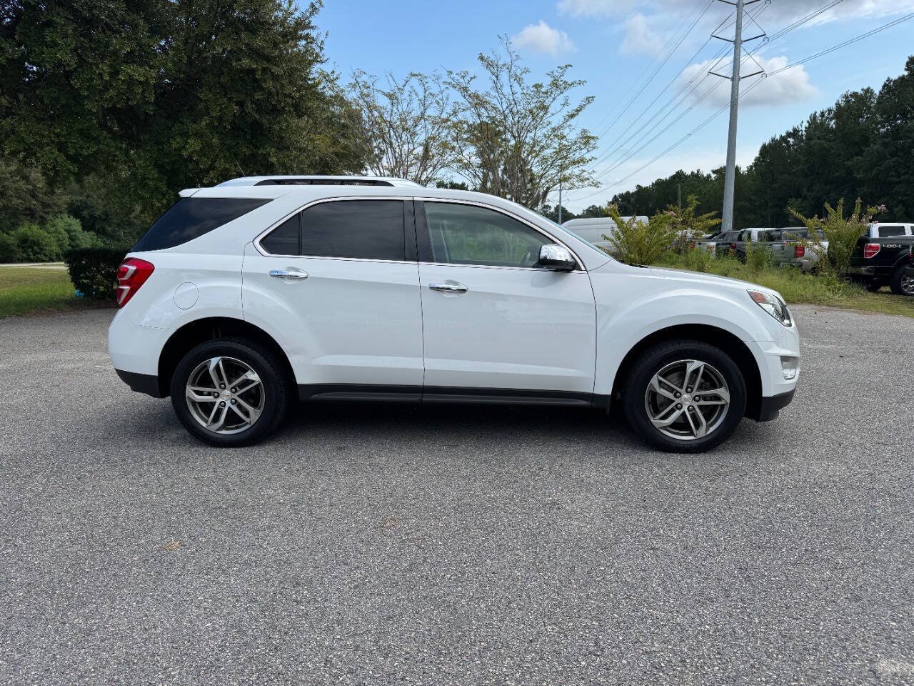Used 2017 Chevrolet Equinox Premier w/ Enhanced Convenience Package AWD/4WD image 8