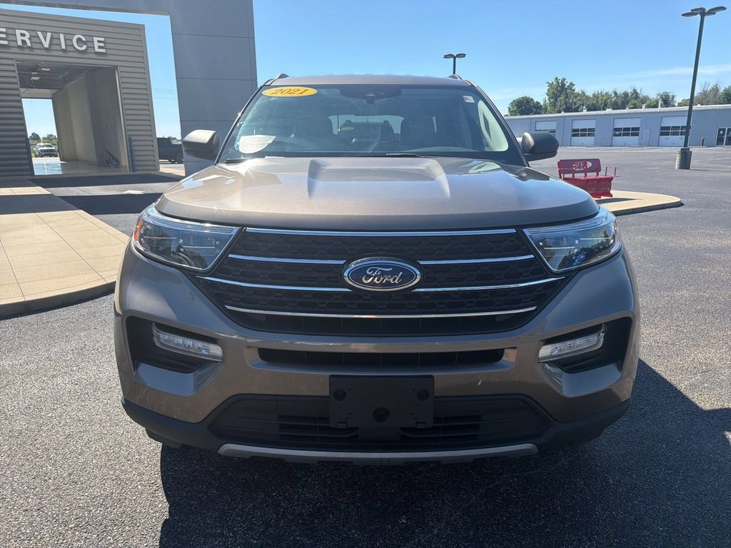Used 2021 Ford Explorer XLT w/ Equipment Group 202A RWD image 4