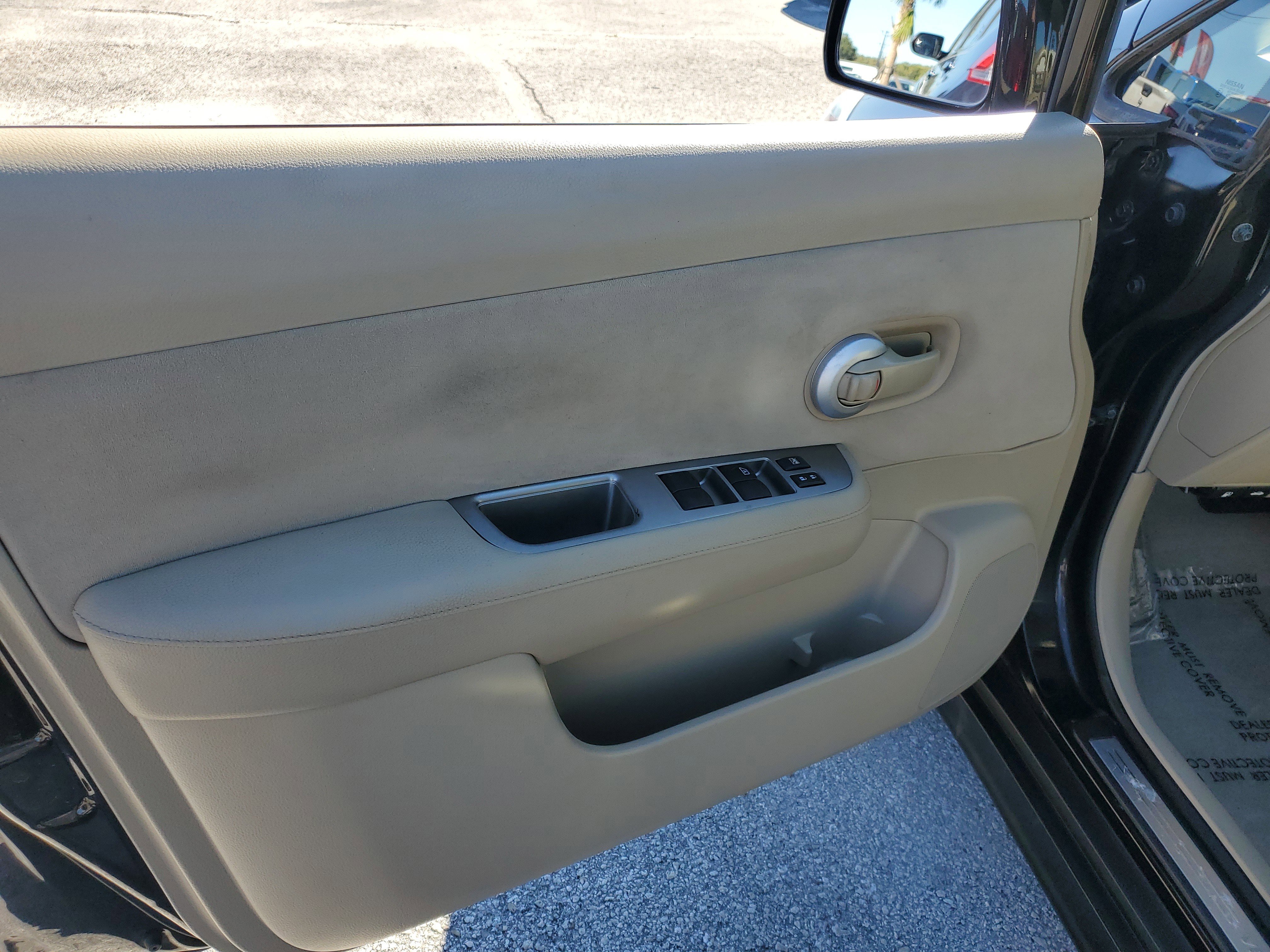 Used 2011 Nissan Versa 1.8 S w/ Plus Pkg image 11