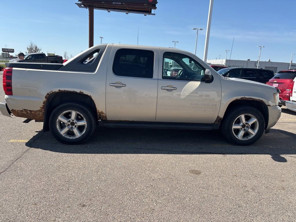 Used 2007 Chevrolet Avalanche LT w/ LT Preferred Equipment Group AWD/4WD image 8