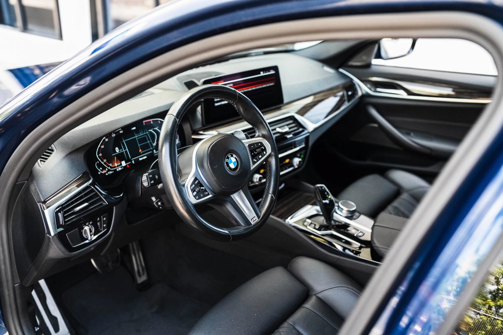 Used 2021 BMW 530i w/ M Sport Package RWD image 16
