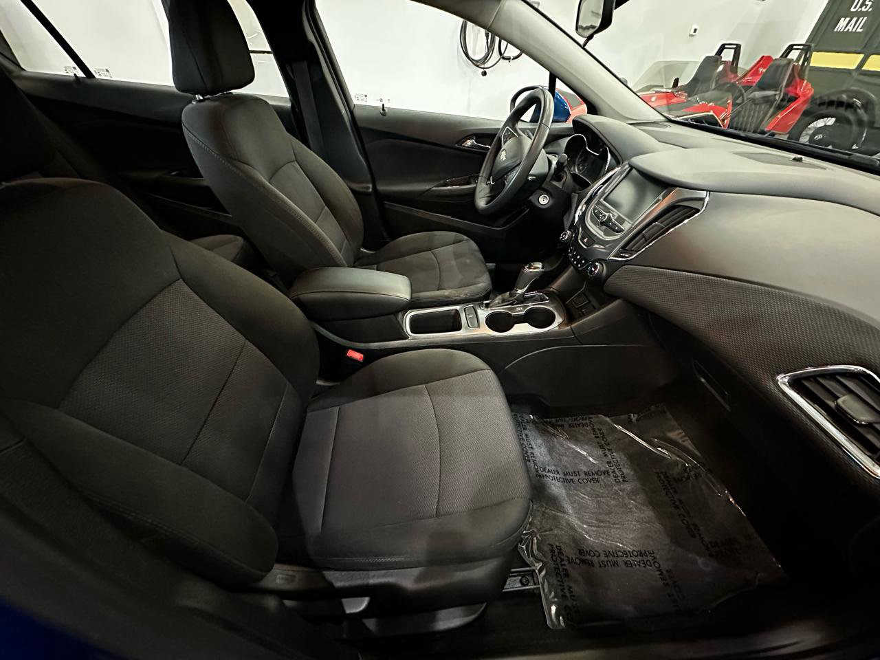 Used 2017 Chevrolet Cruze LT FWD image 16