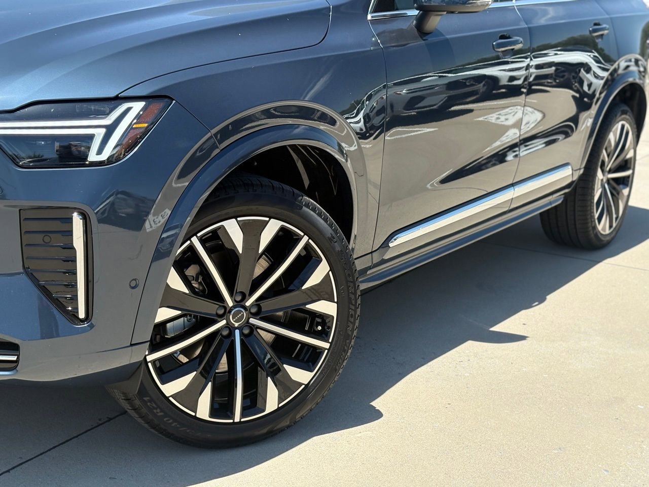 New 2026 Volvo XC90 B6 Ultra w/ Protection Package image 5