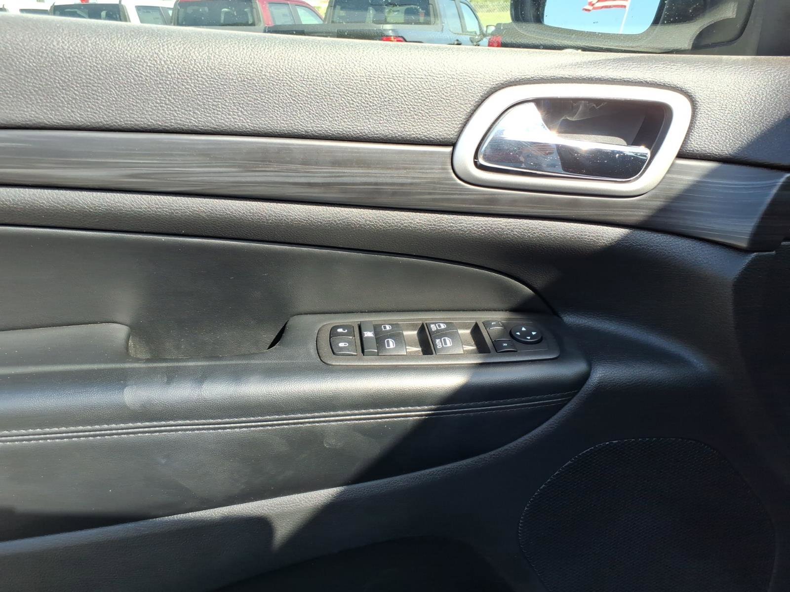 Used 2022 Jeep Grand Cherokee Laredo E image 5