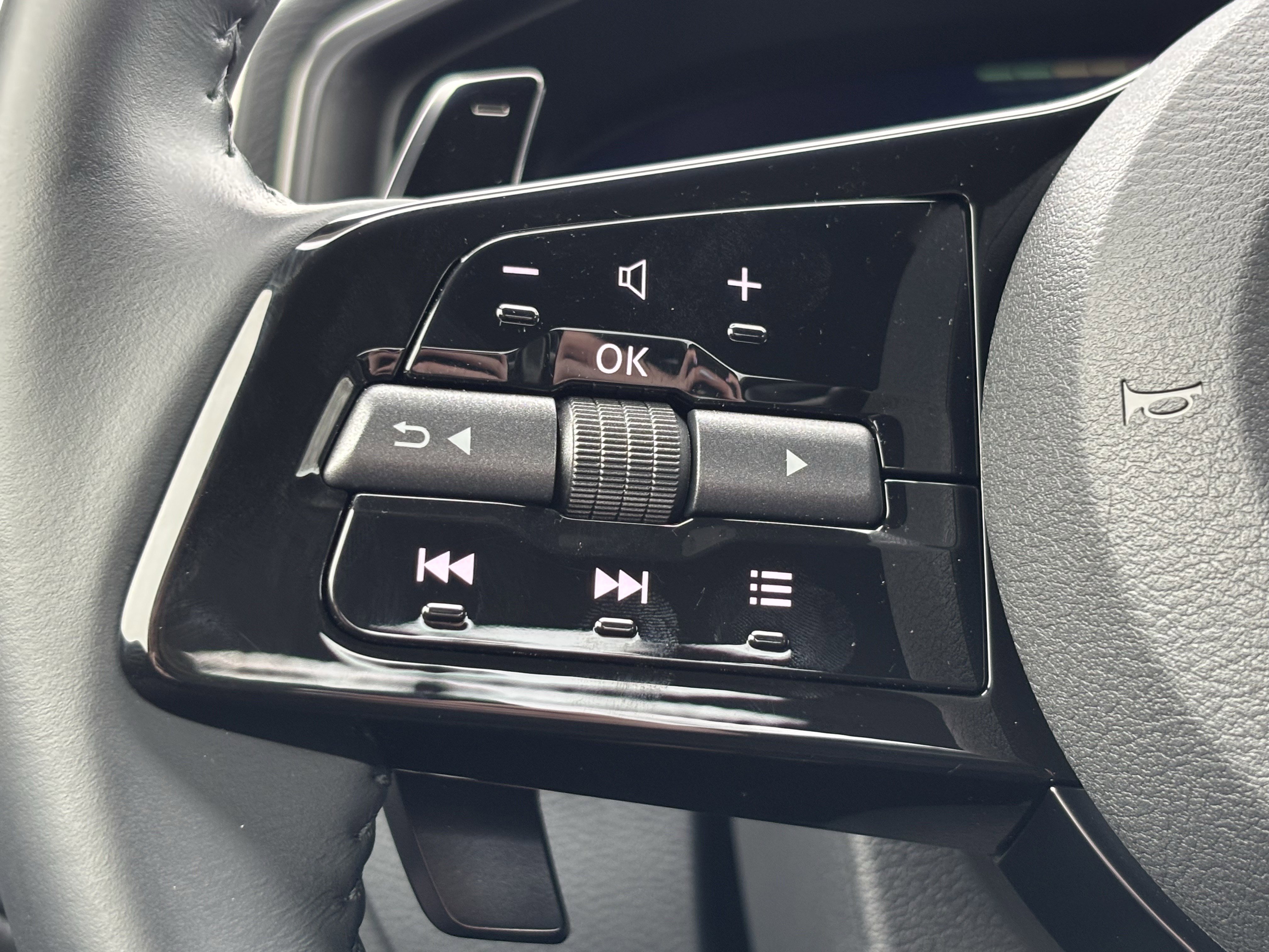 Used 2025 Nissan Z Performance w/ Floor Mat Package image 19