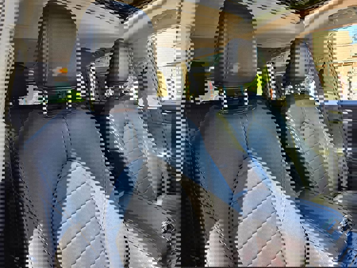 Used 2020 Toyota Highlander XLE image 16