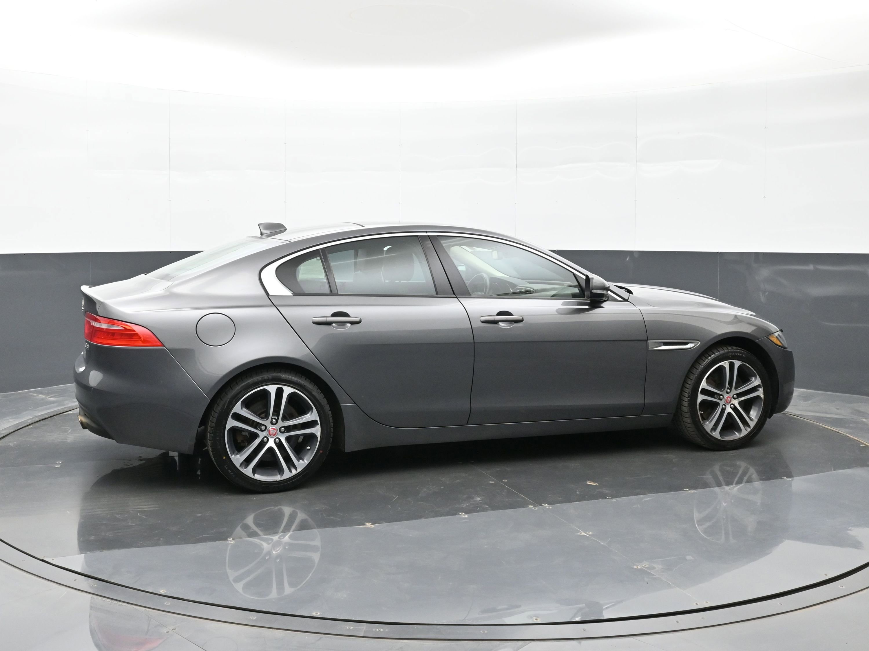 Used 2017 Jaguar XE Premium AWD/4WD image 5