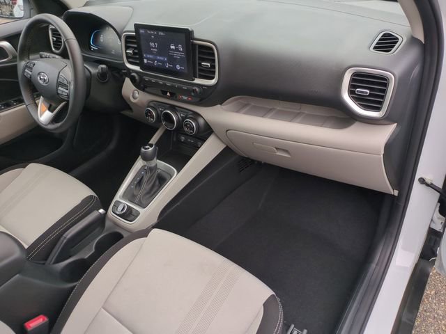 Certified 2025 Hyundai Venue SEL image 19