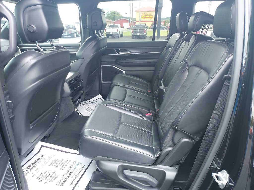 Used 2023 Jeep Wagoneer Series II AWD/4WD image 14